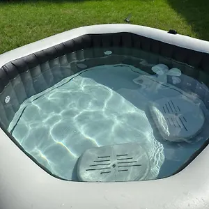  Apartment Traumhafte Haushaelfte Mit Kamin, Garten & Whirlpool Deutschland